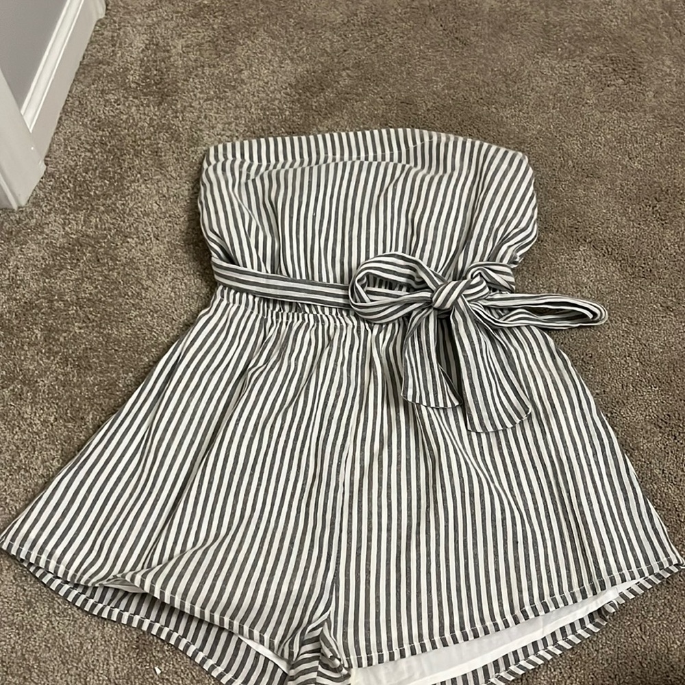 Superdown grey and white stripped roper